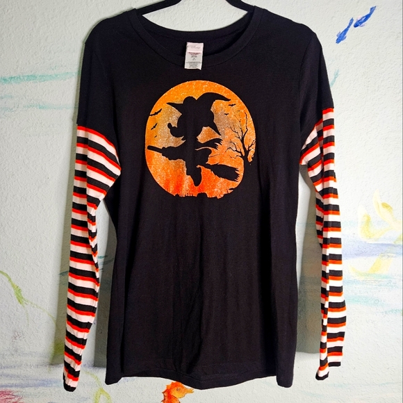 Disney's Mickey Mouse on his broom Halloween Shirt. Juniors Extra Large. - Picture 3 of 8